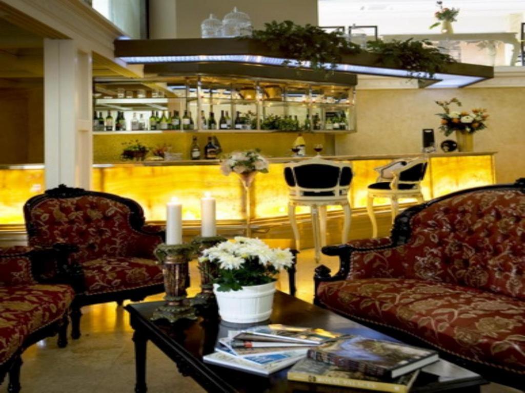 Amos Cozy Hotel Melawai Jakarta Exterior foto