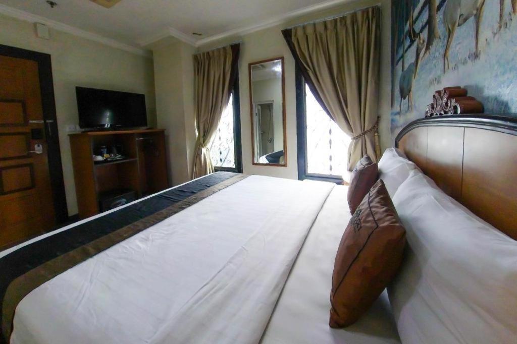 Amos Cozy Hotel Melawai Jakarta Exterior foto