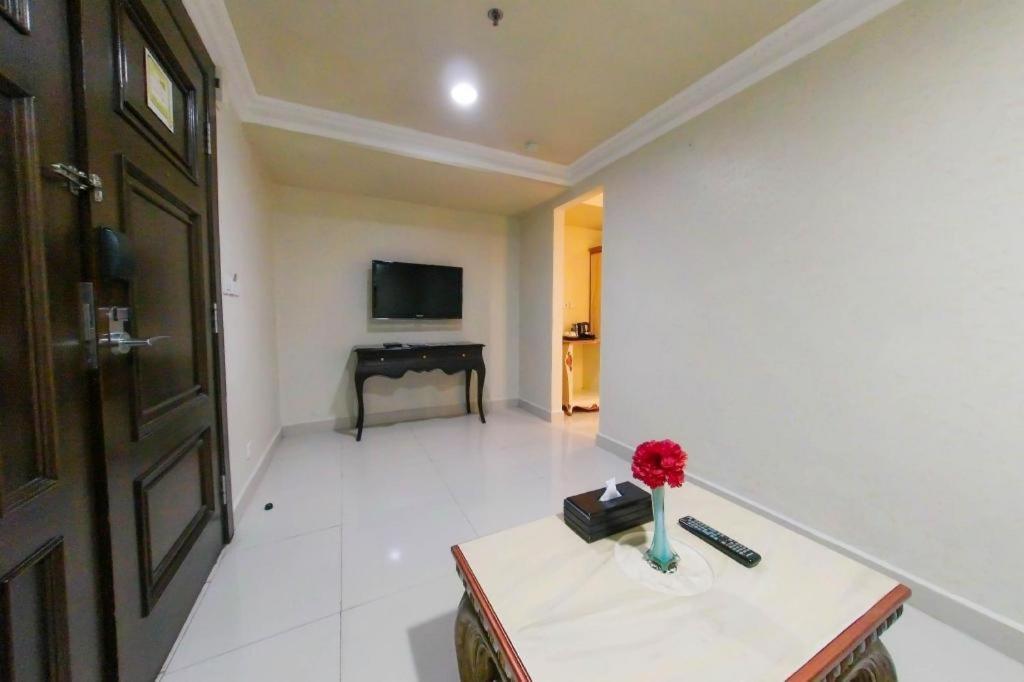 Amos Cozy Hotel Melawai Jakarta Exterior foto
