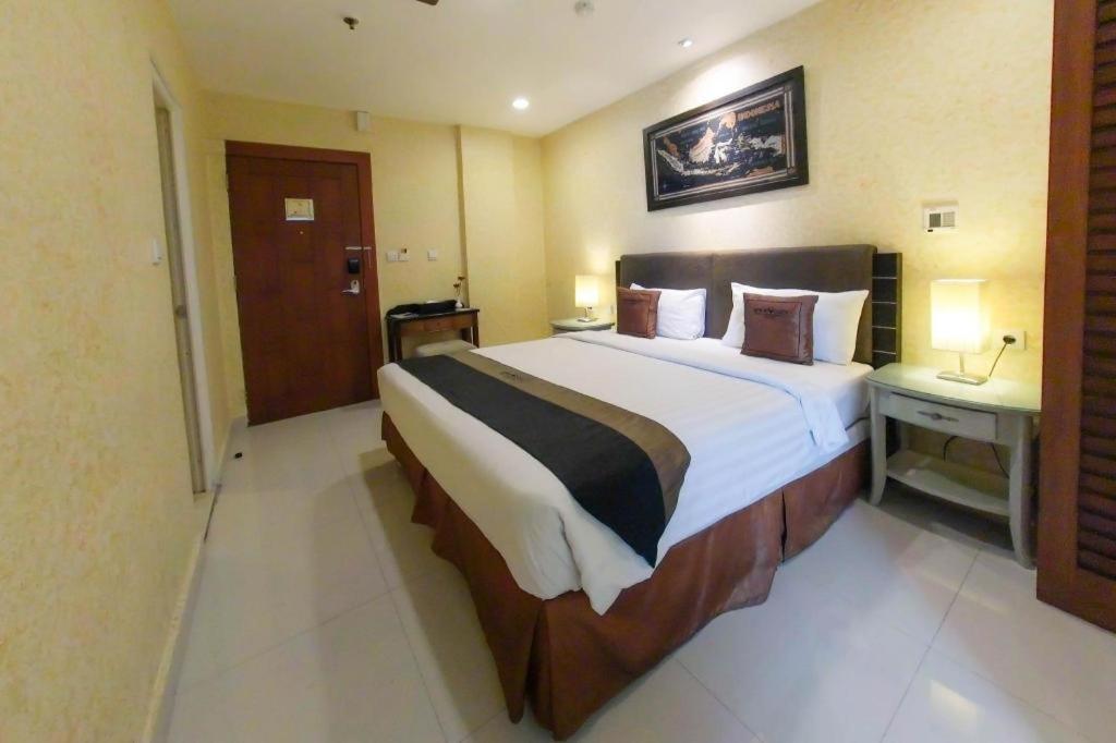 Amos Cozy Hotel Melawai Jakarta Exterior foto