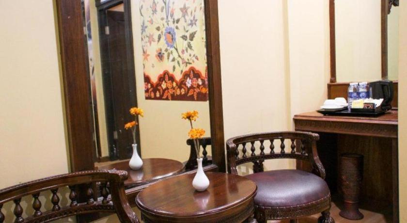 Amos Cozy Hotel Melawai Jakarta Exterior foto