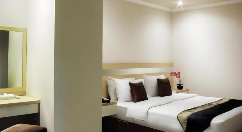 Amos Cozy Hotel Melawai Jakarta Exterior foto