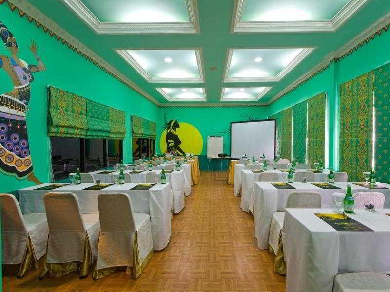 Amos Cozy Hotel Melawai Jakarta Exterior foto